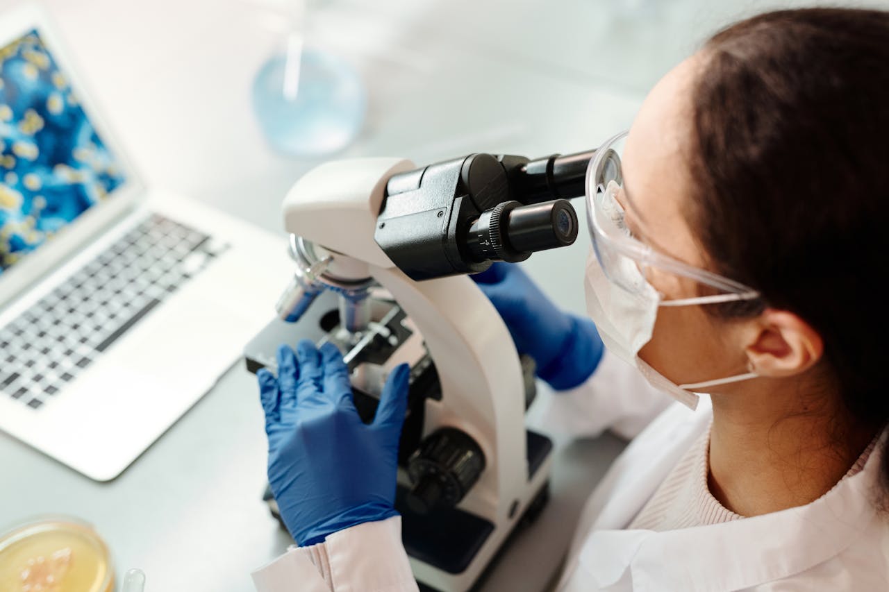 Research scientist conducting Alzheimer’s laboratory research and clinical study analysis at ARTC